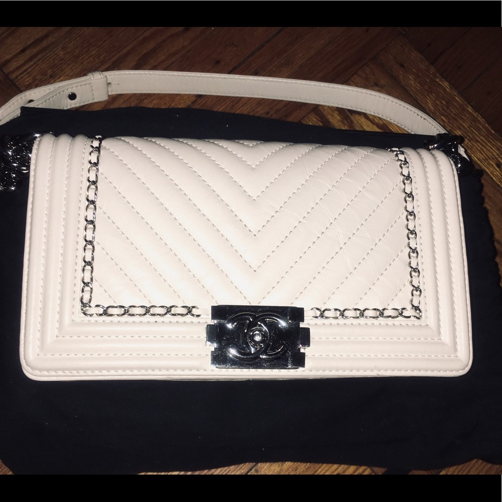 Medium Chanel Boy Bag! - Picture 3 of 8